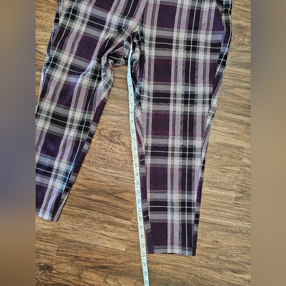 TORRID Plaid Pixie Cropped Pants NWT - Picture 4 of 8
